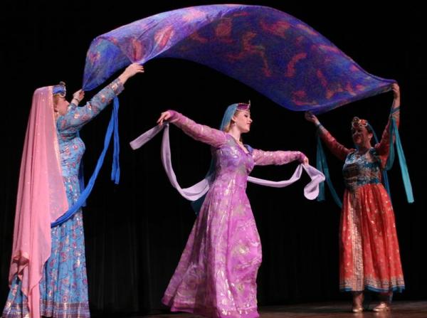 Единение узбекского и американского народов в танце