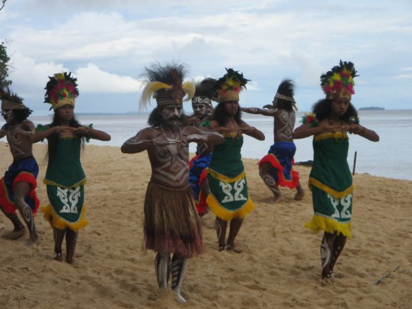 Танцы папуасов