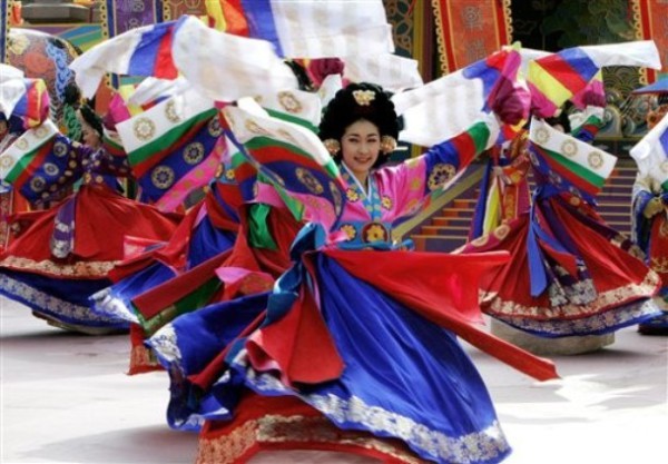 Корейские танцы профессиональных исполнителей