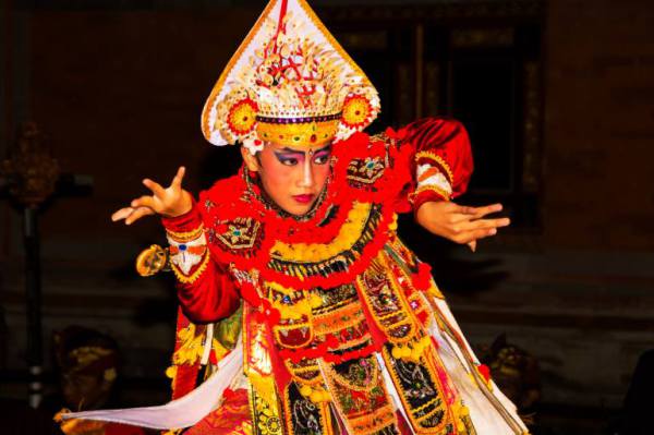 Танцы Бали