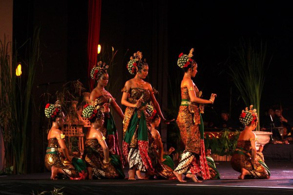 Священный индонезийский танец бедхайя