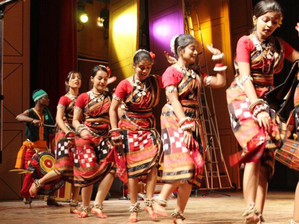 Танцы во время фестивалей в Бангладеше