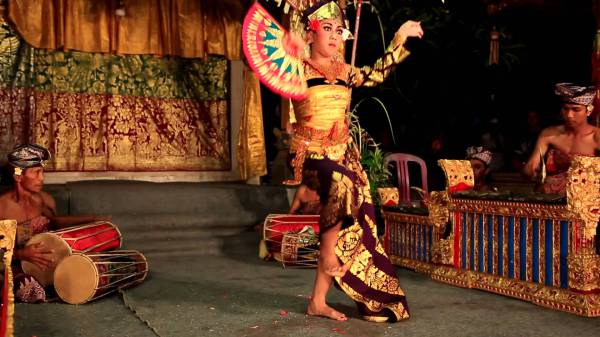 Танцы на Бали
