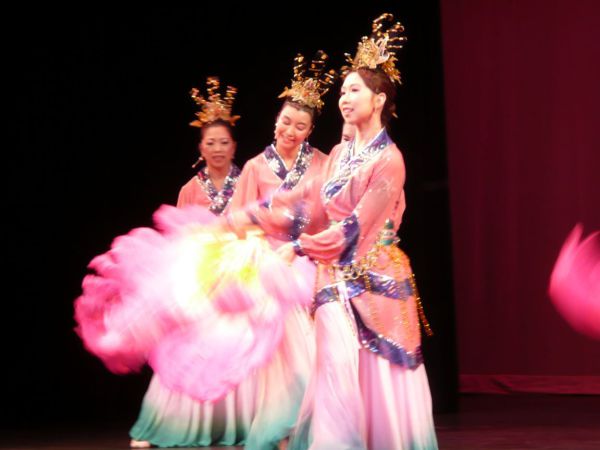 Китайский танец с веером