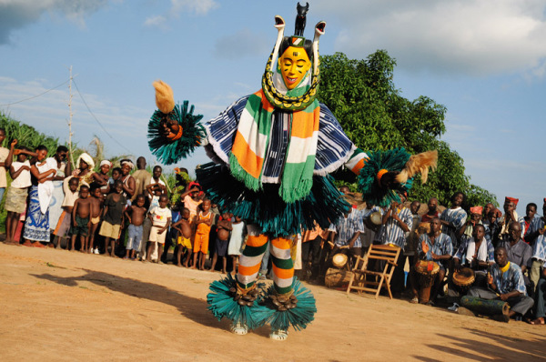 Zaouli de Manfla - танец народности гуро