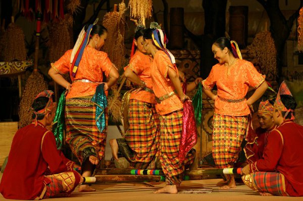 Традиционный малайский танец