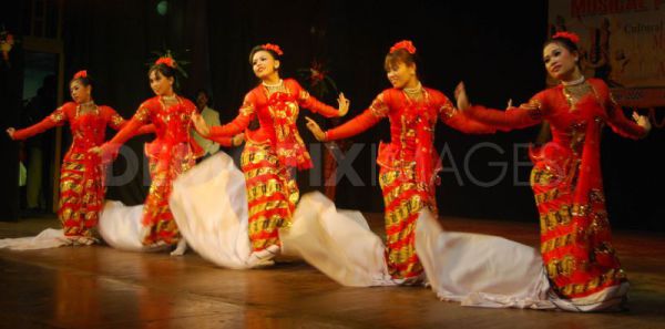 Танцы загадочной Бирмы