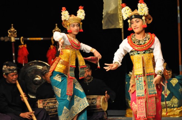 Балийский танец гамбу