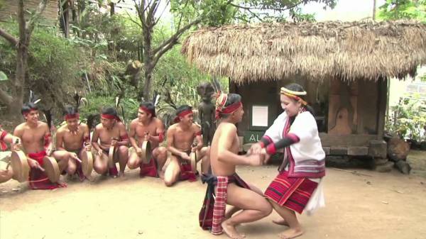 Танцы филиппинских игоротов