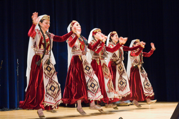 История армянского танца