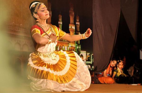 Мохиниаттам - бывший храмовый танец штата Керала
