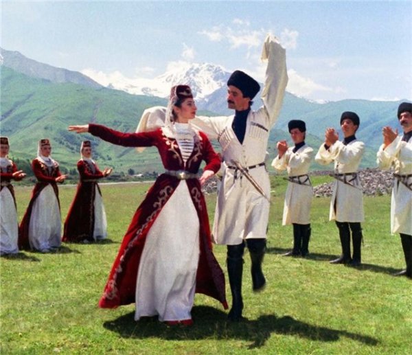 Армянские национальные танцы