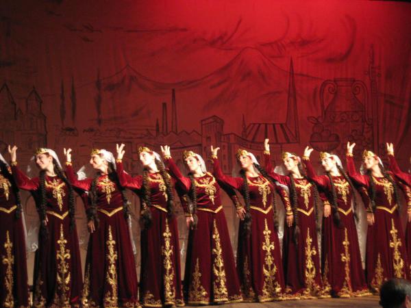 Армянские танцы в США