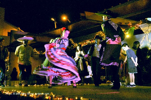 Мексиканские танцы со шляпой