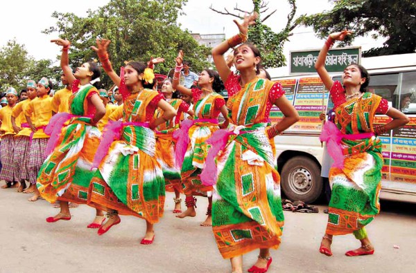 Танцы на фестивалях в Бангладеше