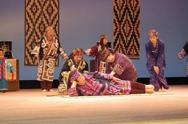 Танцы древней народности айнов