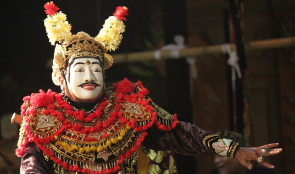 Балийский танец в масках топенг