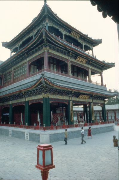 Наиболее крупными и технически сложными театрами в Китае были императорские