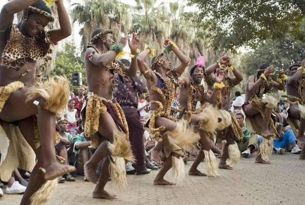 Африканские танцы = движения + барабаны