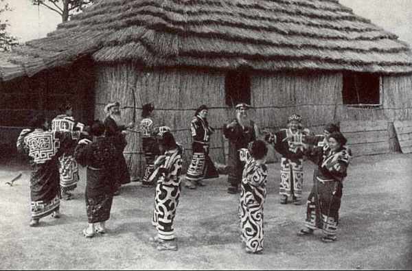 Танцы древней народности айнов