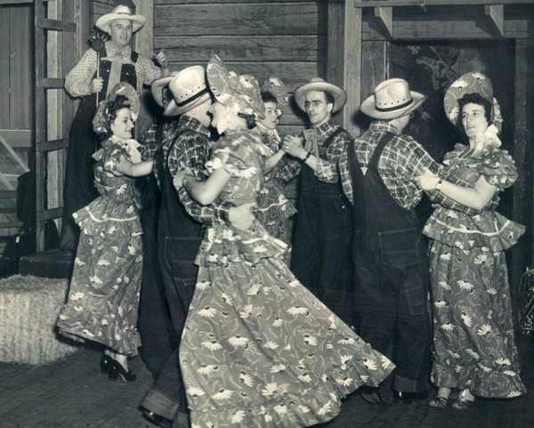 Barn dances - общинные пляски
