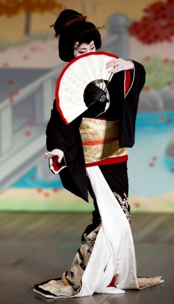 Японский танец с веером