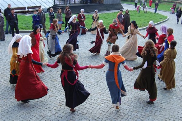 Средневековые танцы