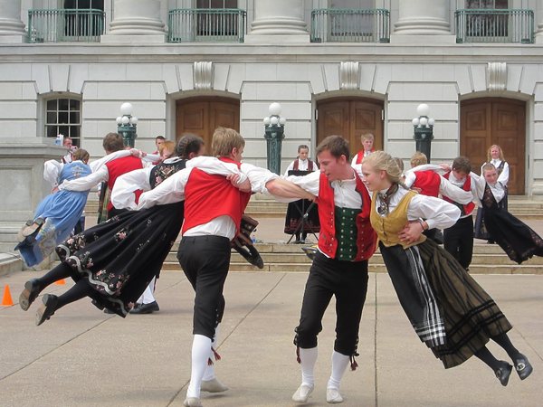 Халлинг - старейший народный танец Северной Европы