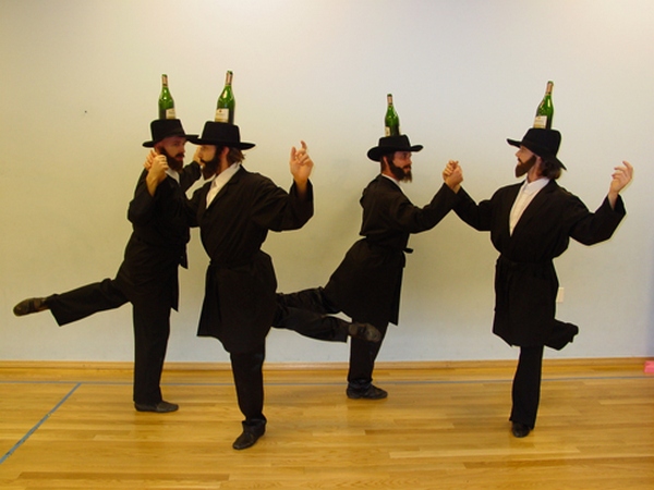 Танец на стульях евреи