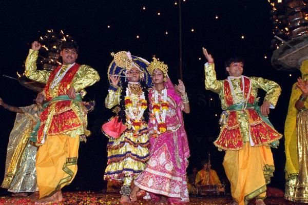 Чаркула - танец индийского Уттар-Прадеша