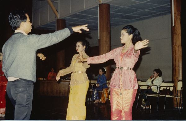Джайпонган - популярный социальный танец западной Явы