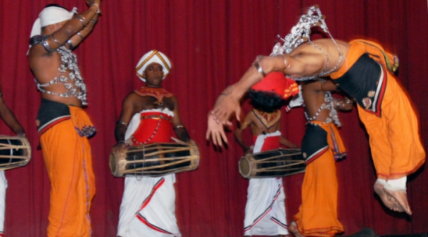 Танцевальное шоу на Шри-Ланке