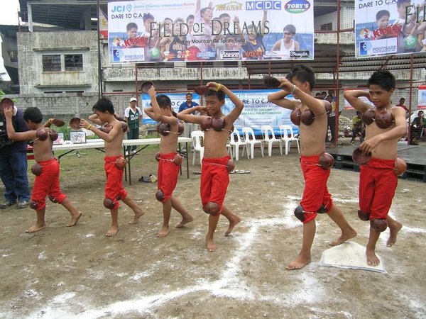 Танец коренных филиппинцев